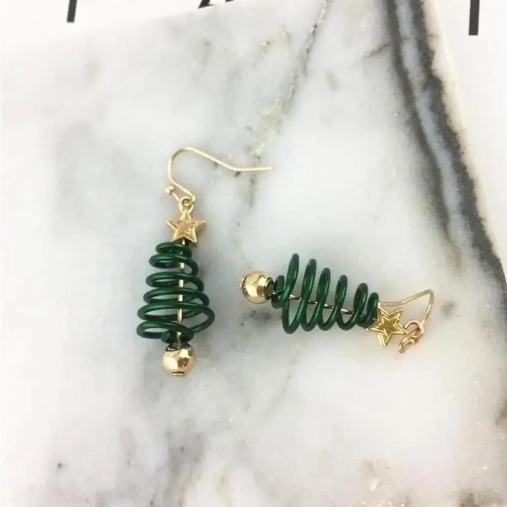 🎄Festive Gold and Green Spiral Tree Earrings - Picture 6 of 10